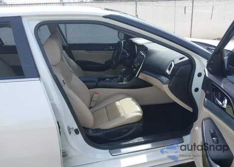 2017 Nissan Maxima 3.5S z USA, uszkodzony, nr VIN 1N4AA6APXHC381338